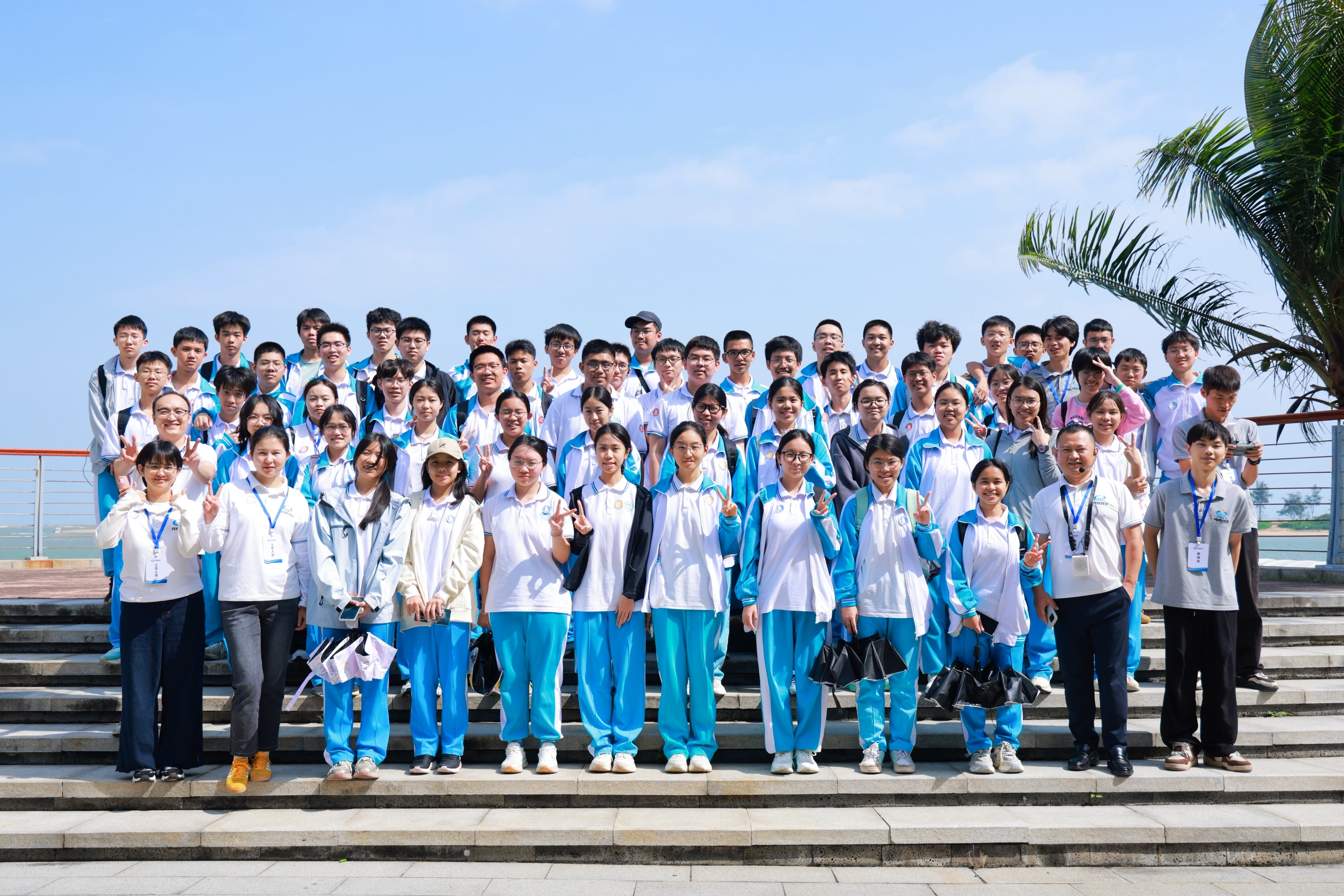 从 “看表演” 到 “当飞手”！海南中学研学团打卡开联低空无人机体验馆