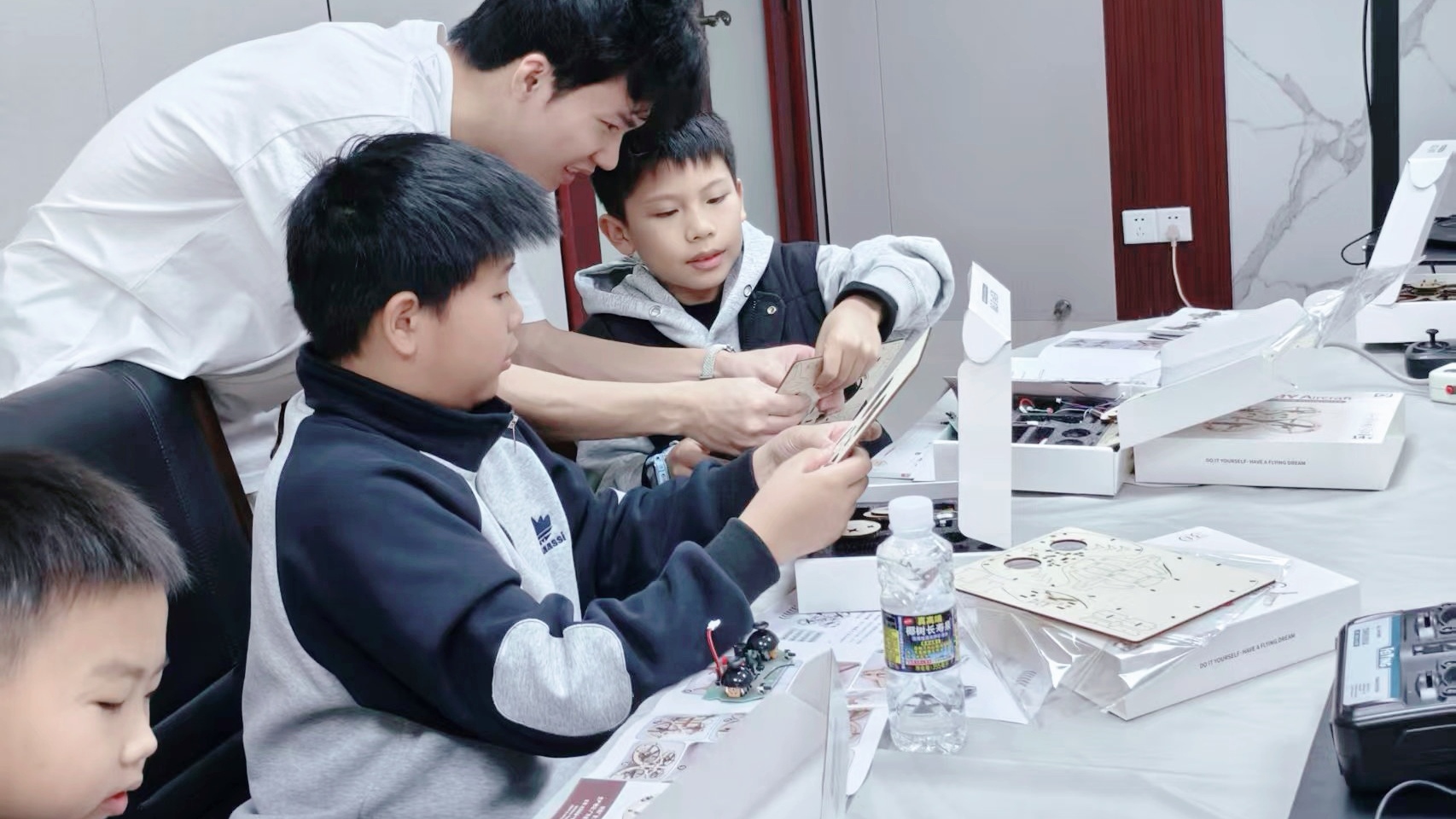 开联低空“空中课堂”