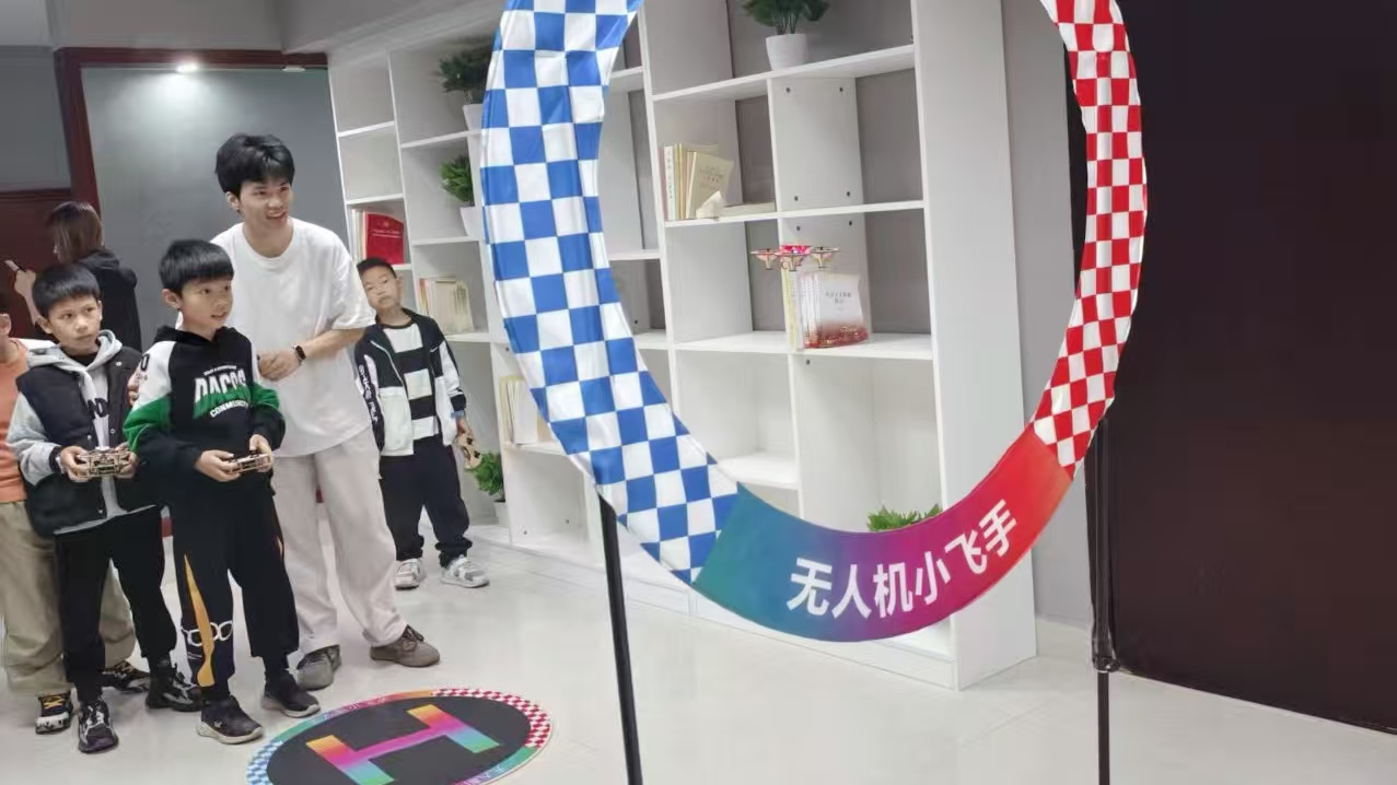 开联低空“空中课堂”